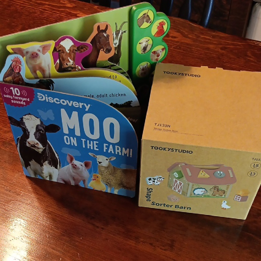 NWT Discovery Moo On The Farm Book & Wooden Barn Shape Sorter Bundle
